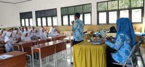 OSIS SMAN 1 Calang Diberi Motivasi Via Video Conference