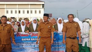 Mengharukan, Ratusan Siswa dan Guru SMKN 1 Al Mubarkeya Antar Kepsek Pindah Tugas