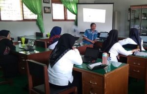 Guru SMAN 2 Idi Dilatih Pembuatan Soal Berbasis Digital.