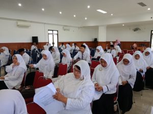 Pijay Umrahkan GTK Berprestasi yang Memperoleh Juara Provinsi