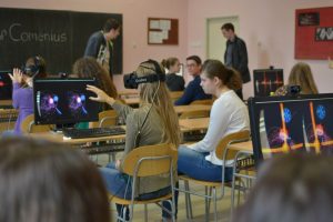 Guru Dilatih Pembelajaran Menggunakan Virtual Reality