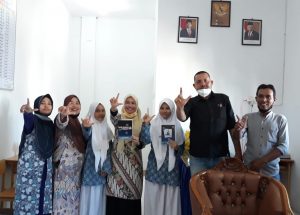 Dukung GLS Buku Karya Kepala SMPN 14 Banda Aceh Bersama Siswa Diterbitkan
