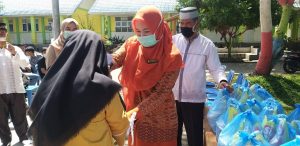 SMAN 15 Takengon Salurkan Paket Ramadan Kepada Siswa Kurang Mampu