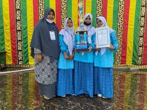 Tim Kelapa Gading SMAN 7 Banda Aceh Menyabet juara 2 Lomba Cipta Alat Fisika