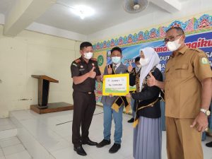 Kajari Sabang Tetapkan Alif dan Aisyah Juara Duta Pelajar Sadar Hukum Tingkat Kota Sabang