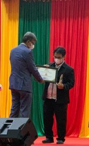 Kepala ARC-USK Syaifullah Muhammad menerima Penghargaan Inspiring and Innovative Leader