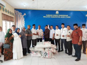MKKS Bireuen Serah 22 Juta dan 400kg Beras Kepada Korban Banjir Aceh Utara