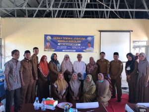 Isak Tangis Warnai Sertijab SMKN 1 Woyla oleh Kacabdindik