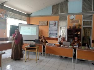 26 Guru SMAN 1 Sinabang Paparkan Buku Kerja dihadapan Kepala Sekolah dan Pengawas Pembina