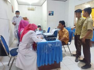 Donor Darah dan Vaksinasi di SMAN 1 Kuta Makmur