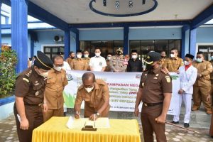 Kejaksaan Negeri Bireuen Hibahkan Sepeda Motor untuk SMKN 1 Bireuen