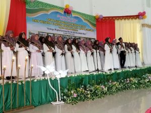 Lepas Pisah Siswa, MTsN 2 Simeulue Berikan Sertifikat Penghargaan Lulusan Terbaik
