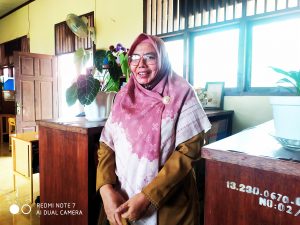 Cara Bu Ainol Budayakan Literasi di SMAN 3 Bireuen