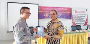 Kacabdin Wilayah Bireuen Berikan Apresiasi Kepada Guru SMAN 1 Juli