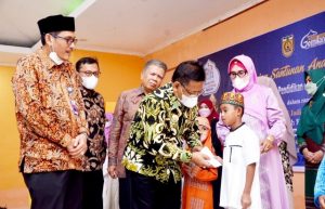 Walikota Banda Aceh Santuni Siswa Yatim Piatu Sejumlah 237 Juta Lebih