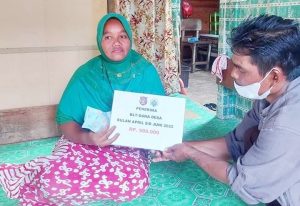 Pembagian BLT Desa Ulun Tanoh Langsung ke Rumah Penyandang Disabilitas