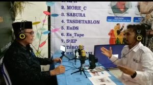 Sekda Bireuen Padcast di Stand Panen Hasil Belajar Guru Pengerak, ini Pertanyaannya