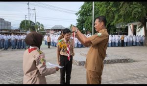 Kepala SMAN 1 Bireuen Menyambut Sang-Juara Satu KKP dengan Upacara