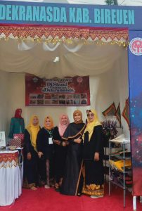 Dekranasda Bireuen Pemerkan Kerajinan unggulan di Aceh Tengah.