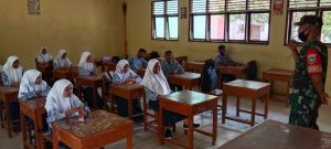Babinsa Berikan Wawasan Kebangsaan Kepada Murid SMP