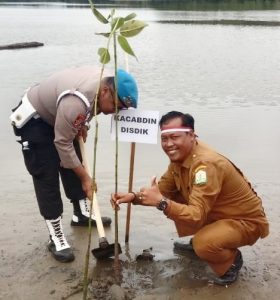 Bersama Forkopinda, Kacabdindik Aceh Selatan Ikut Penanaman Pohon
