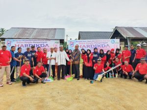Sambut Hardikda, Cabdin Bersama Kepala SMA, SMK dan SLB Lakukan Kerja Bhakti