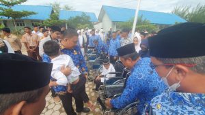 Sambut Hardikda, KCD Pendidikan Lhokseumawe Bantu Kursi Roda untuk Siswa SLB