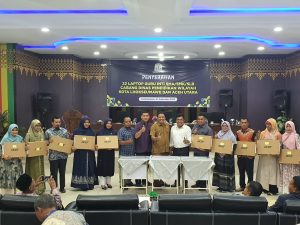 Kadisdik Serahkan 22 Laptop untuk Guru Inti SMA/SMK/SLB Lhokseumawe dan Aceh Utara