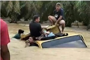 Gagal Terobos Banjir, Truck Tenggelam di Aceh Tamiang