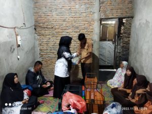 Warga SMAN 2 Teluk Dalam Bantu Siswa Yatim Dhuafa di Perayaan Hari Guru Nasional