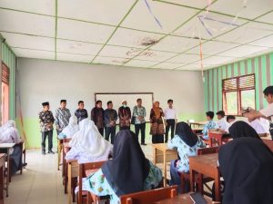 Cabdindik Simeulue Tinjau UTBA di SMAN 1 Salang