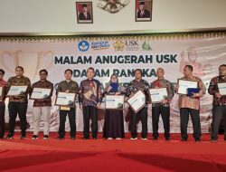 Rektor Serahkan USK Business Awards 2022 kepada 9 Unit Bisnis Berprestasi