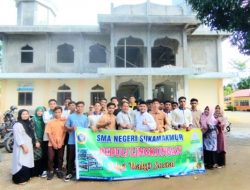 Siswa SMA Negeri 1 Sukamakmur Gelar Baksos Saweu Masjid