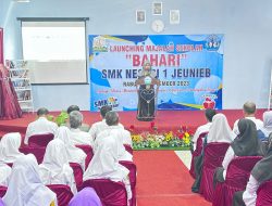 SMKN 1 Jeunieb Luncurkan Majalah Sekolah “BAHARI”