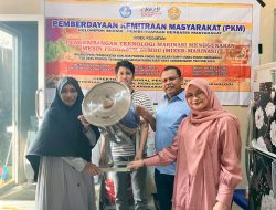 Tim PKM Serahkan Mesin Marinator Kepada Mitra PKM UMKM Udang & Bileh Crispy Ibu Yanti