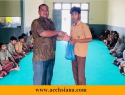 SMKN 1 Tanah Luas Bagikan Paket Lebaran untuk Siswa Yatim Piatu Menjelang Idul Fitri