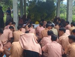 Implementasi Kegiatan Pendidikan Karakter, SMAN Kota Bahagia Berziarah Makam Teuku Raja Angkasah
