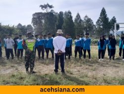 SMAN 1 Blangjerango dan Koramil Gotong Royong Bersihkan Lingkungan