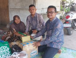 PLT Kepala SMAN 2 Peusangan Serahkan Bantuan untuk Siswa Korban Kebakaran