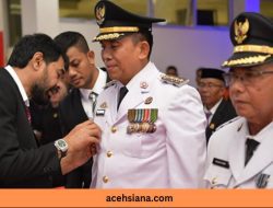 Lantik Bupati dan Wabup Simeulue, Mualem Tekankan Pengelolaan Potensi Daerah