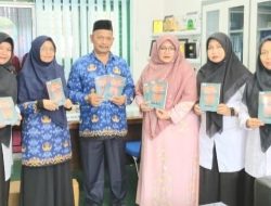 MTsN 2 Aceh Besar Resmi Menerima 60 Eksamplar Buku Berjudul “Patah di Ujung Peluk”