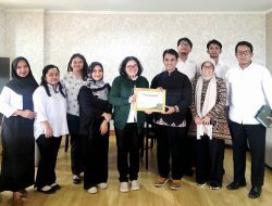 Kepala ARC USK Memperoleh Penghargaan Atsiri Nasional dari Kemenperin