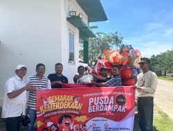 PUSDA Bagi Bendera dan Sembako di Komplek Makam Syiah Kuala Sambut HUT RI ke-80