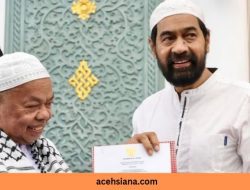 Mualem Kukuhkan Abu Paya Pasi sebagai Imam Besar Masjid Raya Baiturrahman
