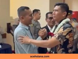 Tgk. Jamaica Sambut Kapolda Aceh Baru dengan Salam Komando di Bandara SIM