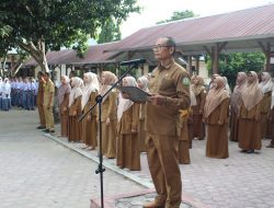 Kacabdin Bireuen Jadi Pembina Upacara di SMAN 2, Ingatkan Siswa Jangan Ikut Demo